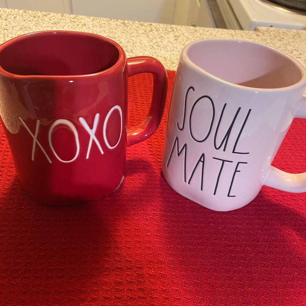 Rae Dunn Valentine’s Day set.